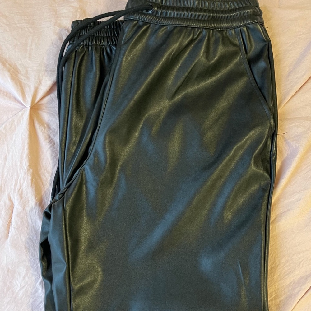 Women’s High-Rise Ankle Length Jogger, Size M